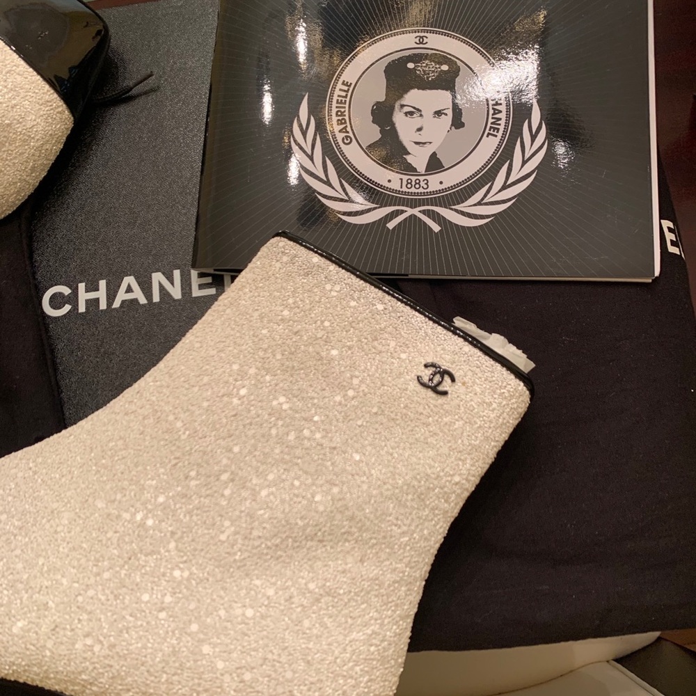 Chanel - Picture 2 of 16